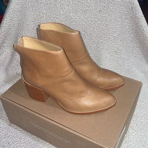 Nicole “Dari boot” Size 8 Color: Almond